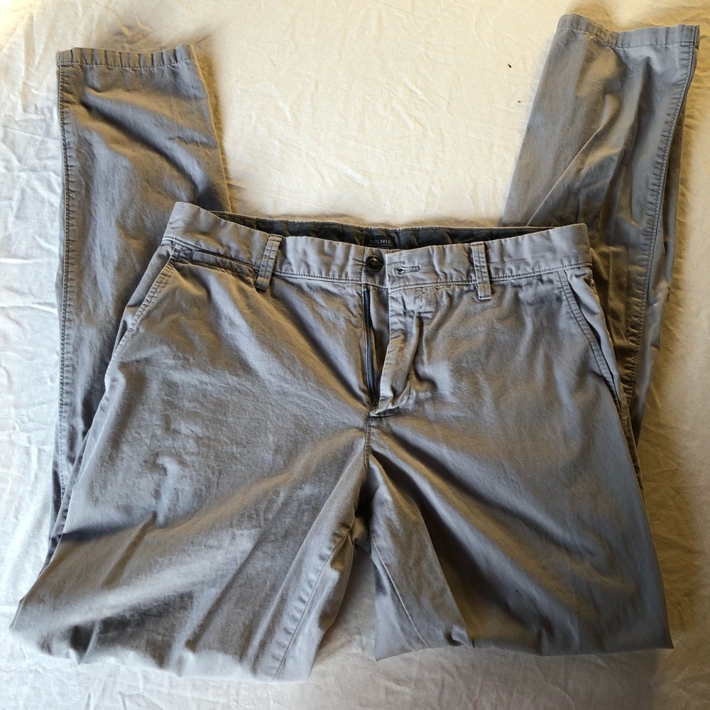 gap tailored khakis - 32x34